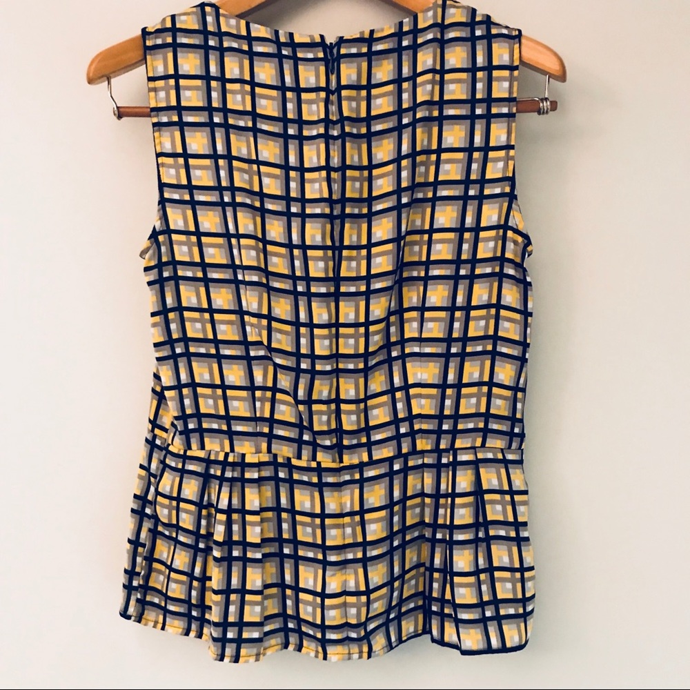 Banana Republic zipper back sleeveless blouse sz 8 - Picture 3 of 5